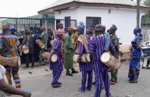 Well wishers storm Ladoja residence