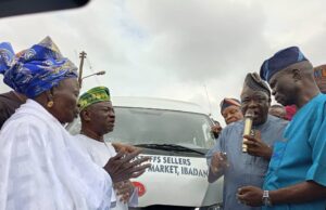 Oyo govt to rehabilitate Bodija market inner roads, as gov donates bus to market’s leaders