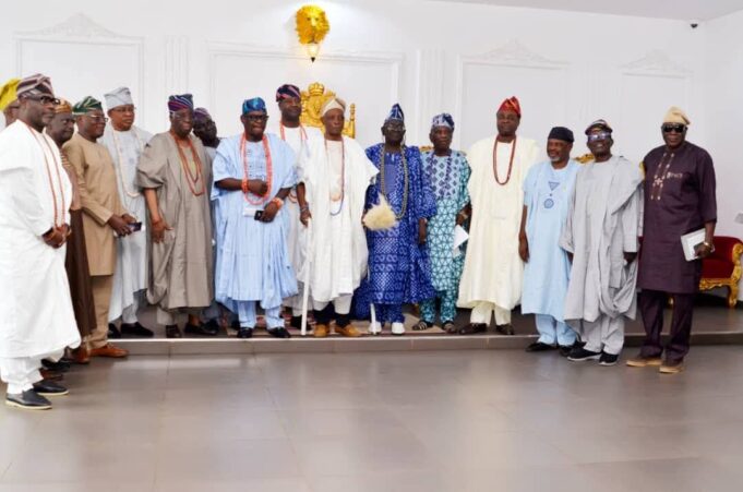 Olubadan inaugurates ex-Minister, ex-HoSF to lead investment, economic committee