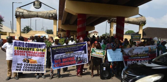 Ibadan Circular Road Corridor: Residents block roads, stage peaceful protest