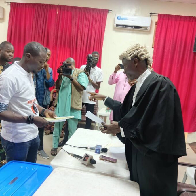 Oyo Assembly congratulates Akeem Abas on emergence as Oyo NUJ Chairman