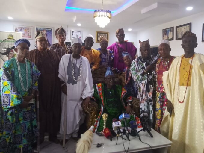 Impeachment: Oba Ajibola calls for calm, assures peace move on between Makinde, Olubadan