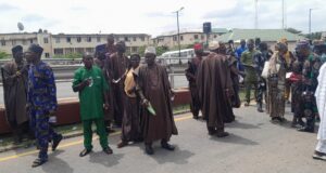 Protest, petition as Ago-Are residents kick against Makinde’s elevation of Baale to beaded crown Oba