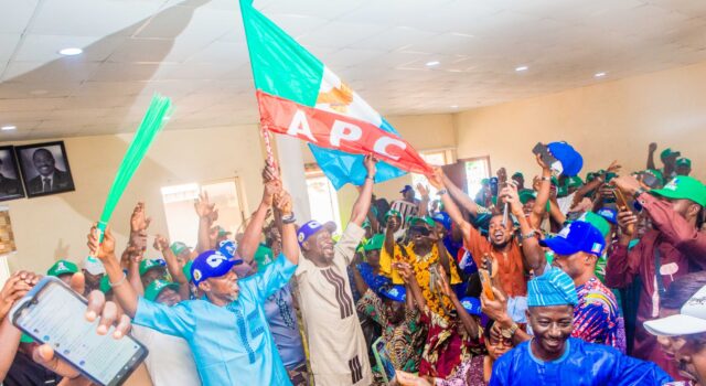 Oyo 2027: PDP candidate, Accord aspirant, 3,000 others defect to APC